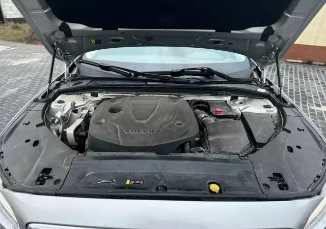 VOLVO S90 D4 Momentum