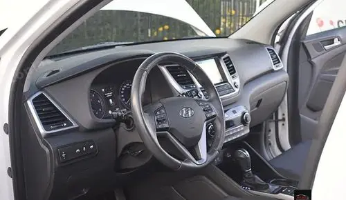 HYUNDAI Tucson 