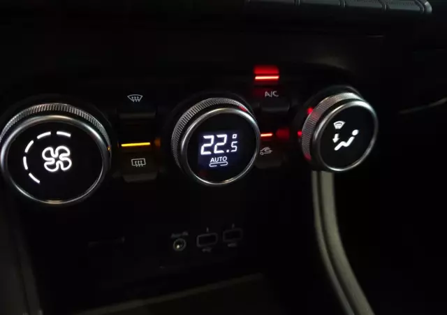 RENAULT Captur 1.0 TCe Techno