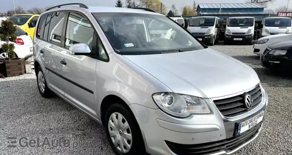VOLKSWAGEN Touran 