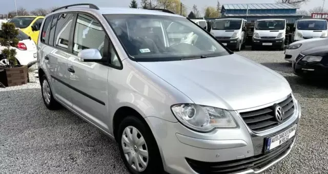 VOLKSWAGEN Touran 