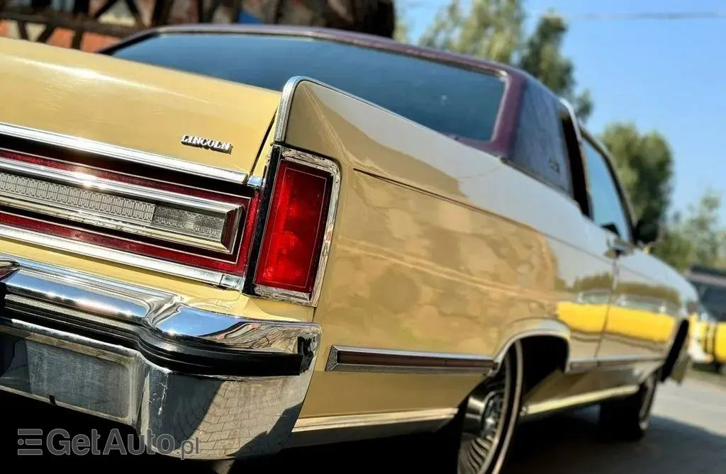 LINCOLN Town Car 