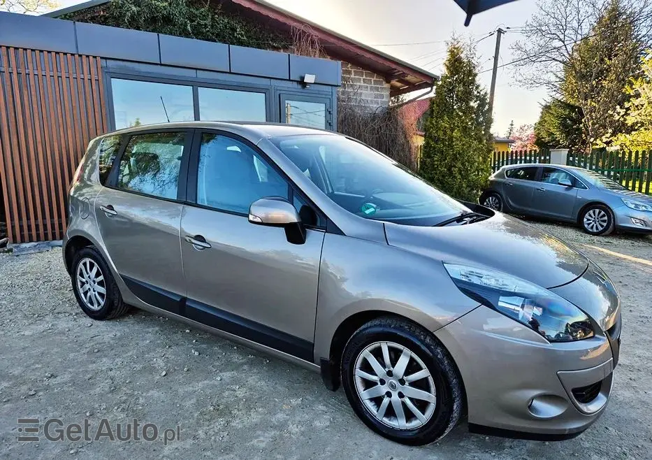 RENAULT Scenic 1.6 16V 110 Paris