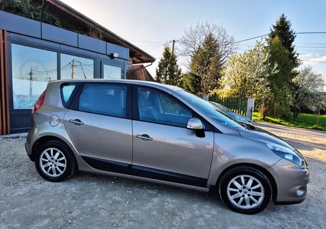 RENAULT Scenic 1.6 16V 110 Paris