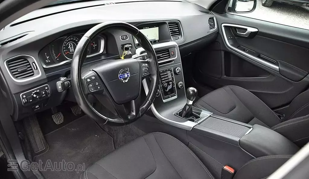 VOLVO V60 