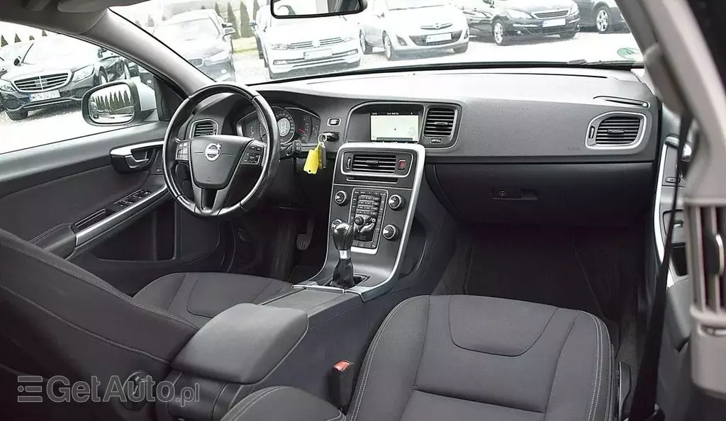 VOLVO V60 