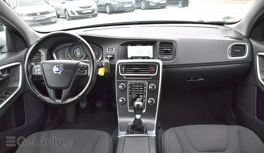 VOLVO V60 