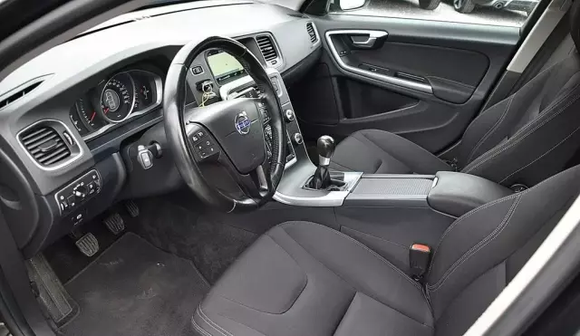 VOLVO V60 
