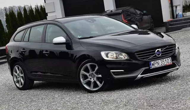 VOLVO V60 
