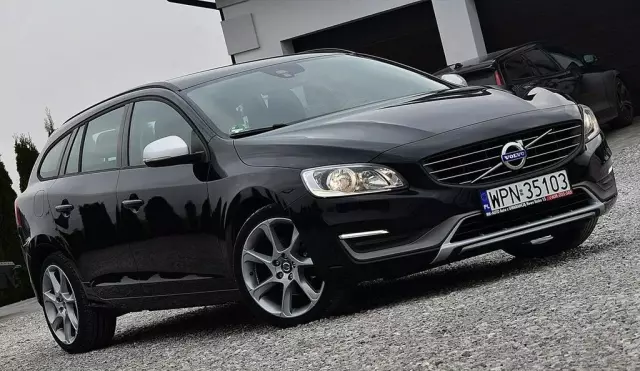 VOLVO V60 