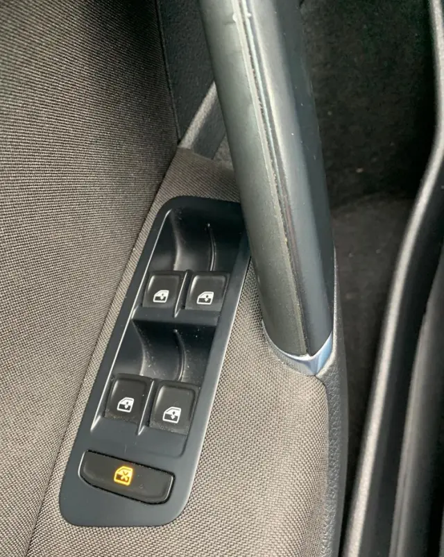 VOLKSWAGEN Golf 1.6 TDI BlueMotion Comfortline