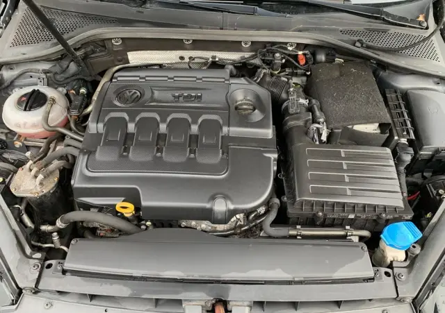 VOLKSWAGEN Golf 1.6 TDI BlueMotion Comfortline