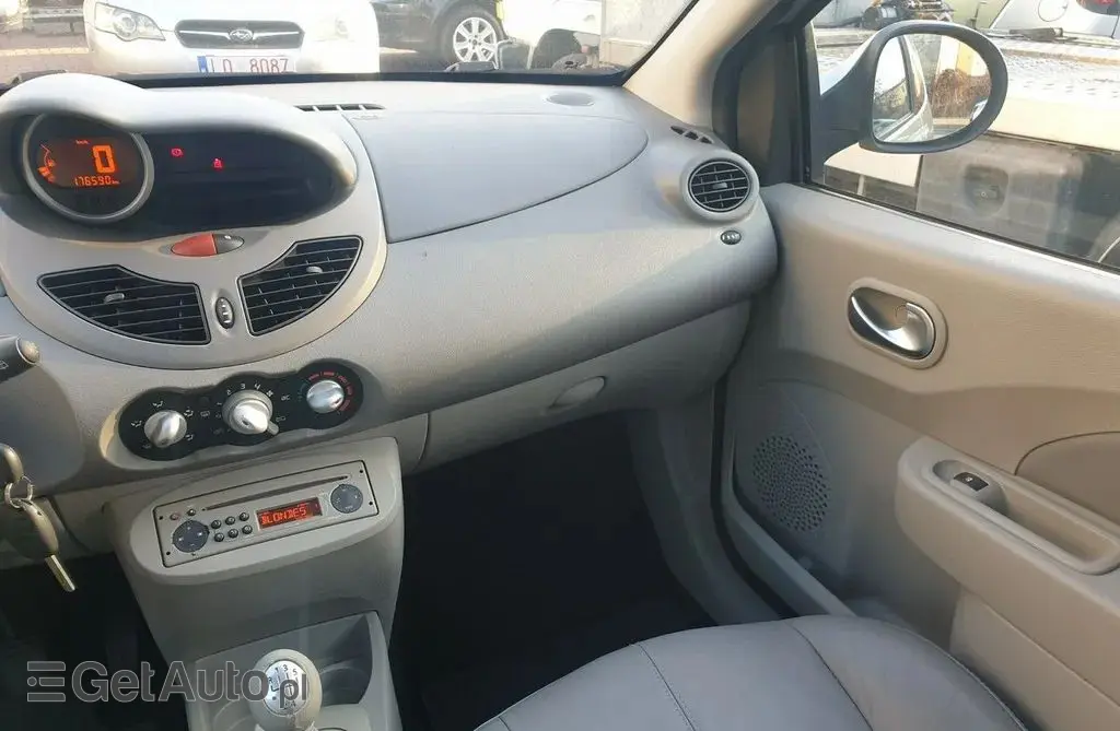 RENAULT Twingo 