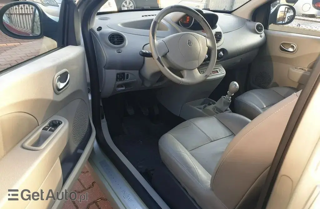 RENAULT Twingo 