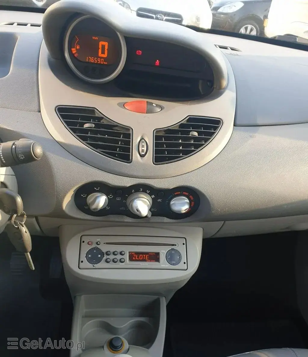 RENAULT Twingo 