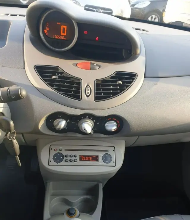 RENAULT Twingo 