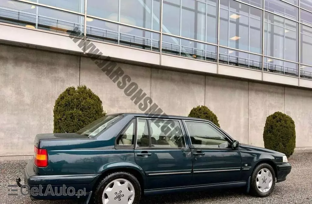 VOLVO S90 