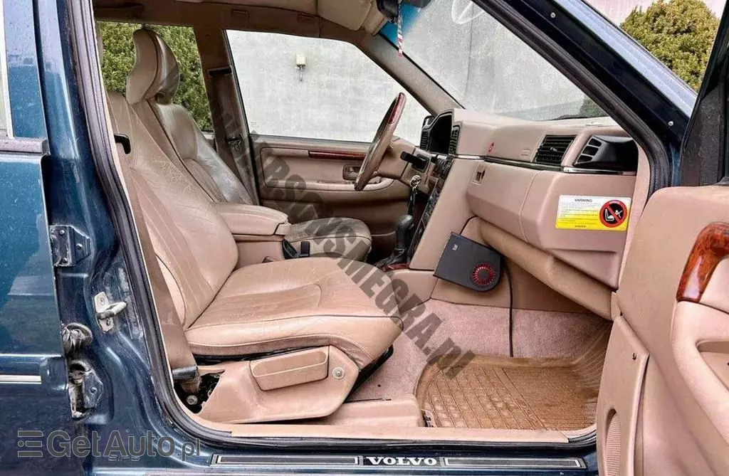 VOLVO S90 