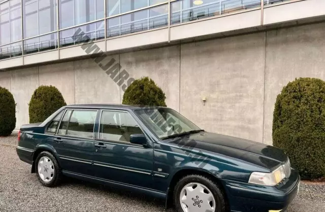 VOLVO S90 