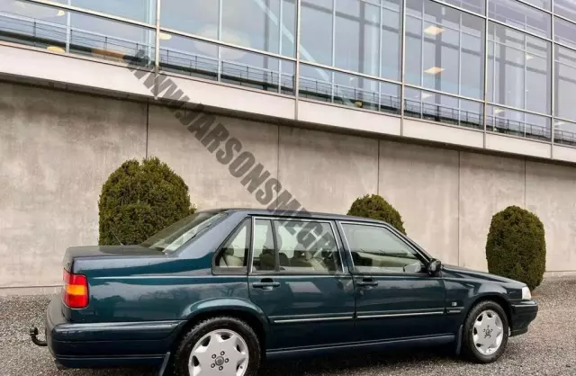 VOLVO S90 