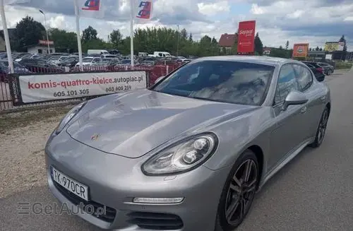 PORSCHE Panamera 