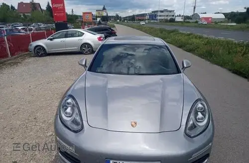 PORSCHE Panamera 