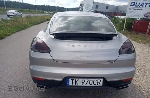 PORSCHE Panamera 