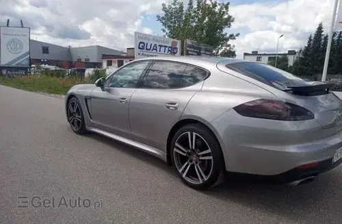 PORSCHE Panamera 
