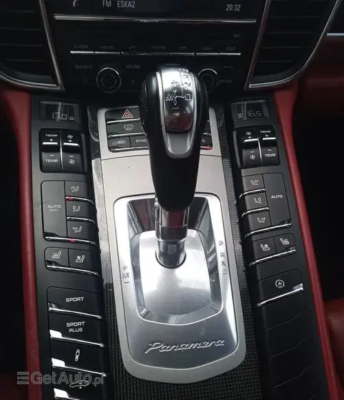 PORSCHE Panamera 