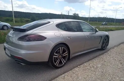 PORSCHE Panamera 