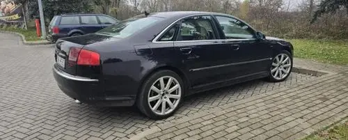 AUDI A8 