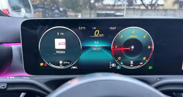 MERCEDES-BENZ Klasa A 180 d 7G-DCT AMG Line