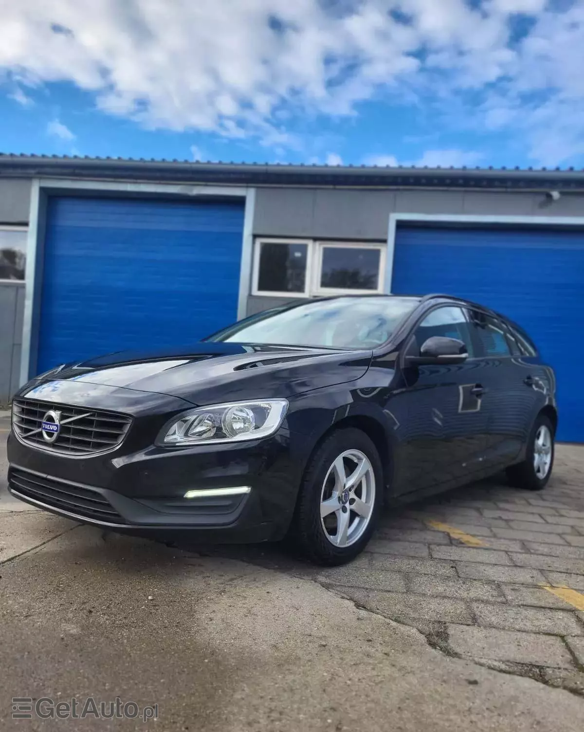 VOLVO V60 T3 Drive-E Dynamic Edition (Kinetic)