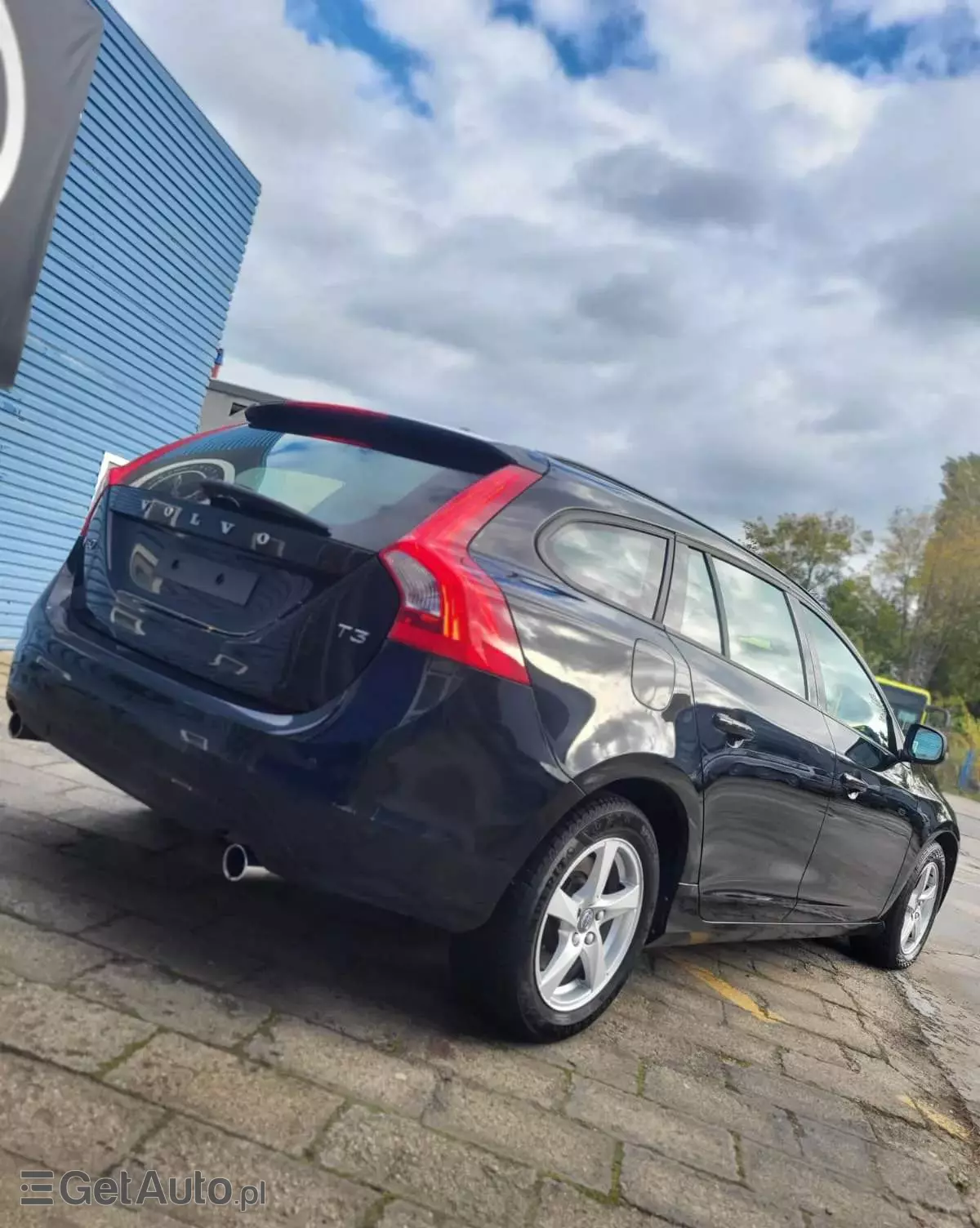 VOLVO V60 T3 Drive-E Dynamic Edition (Kinetic)