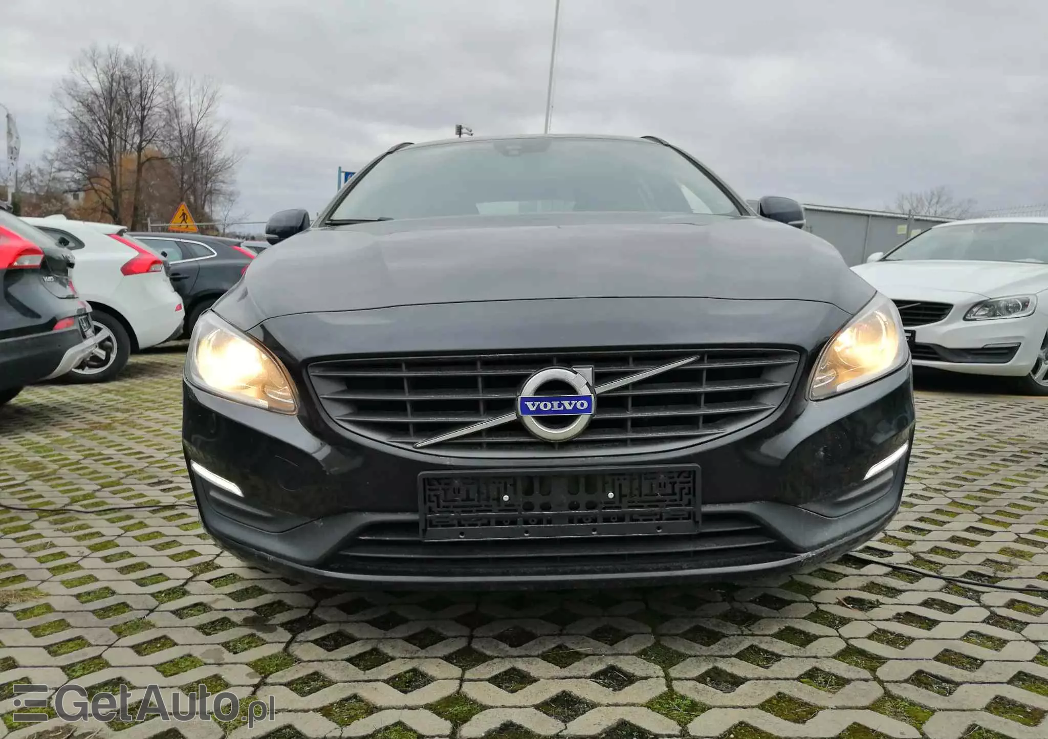 VOLVO V60 T3 Drive-E Dynamic Edition (Kinetic)