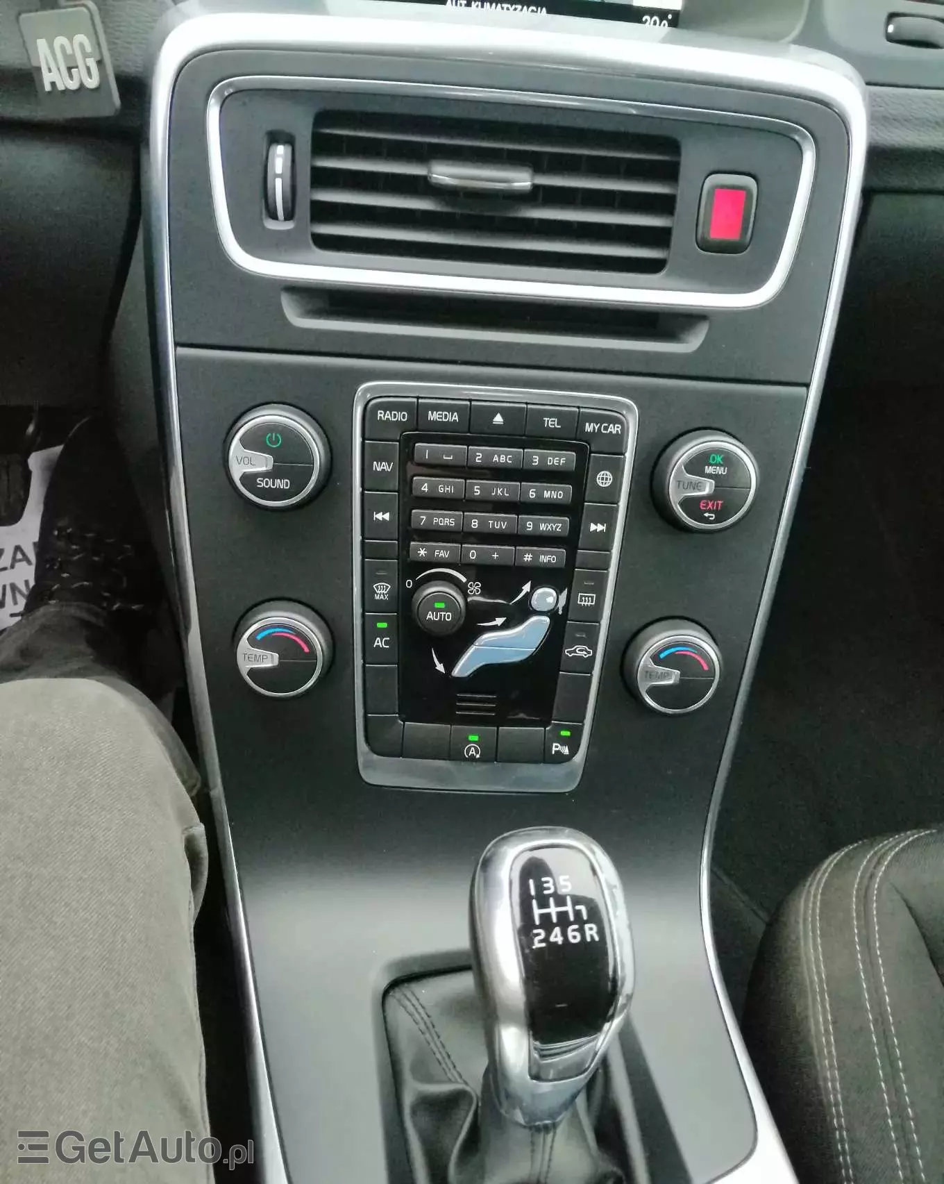 VOLVO V60 T3 Drive-E Dynamic Edition (Kinetic)