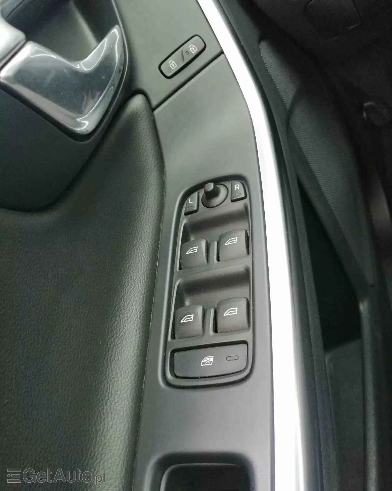 VOLVO V60 T3 Drive-E Dynamic Edition (Kinetic)