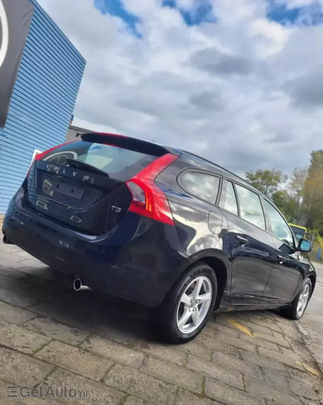 VOLVO V60 T3 Drive-E Dynamic Edition (Kinetic)