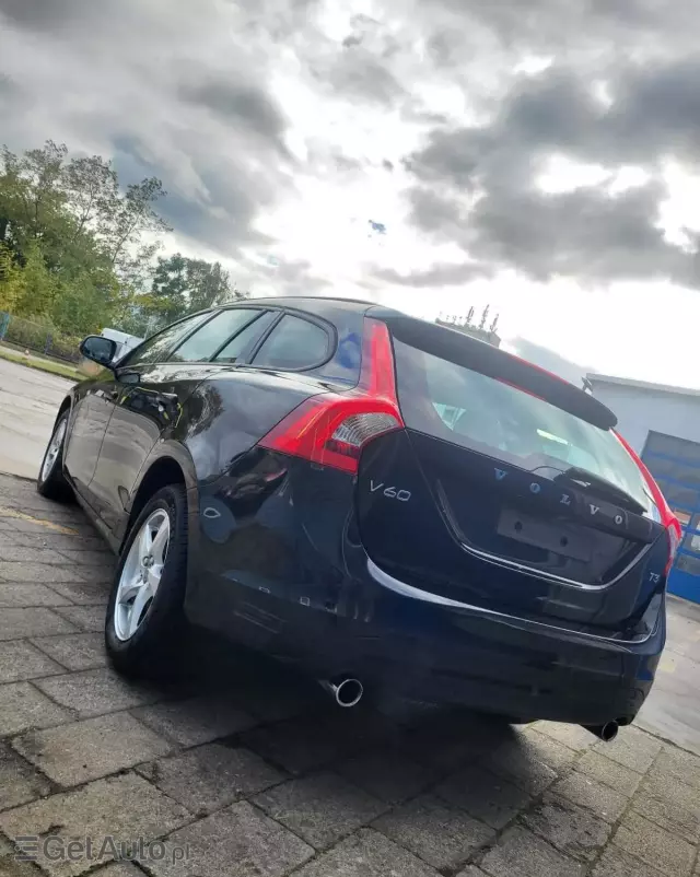 VOLVO V60 T3 Drive-E Dynamic Edition (Kinetic)