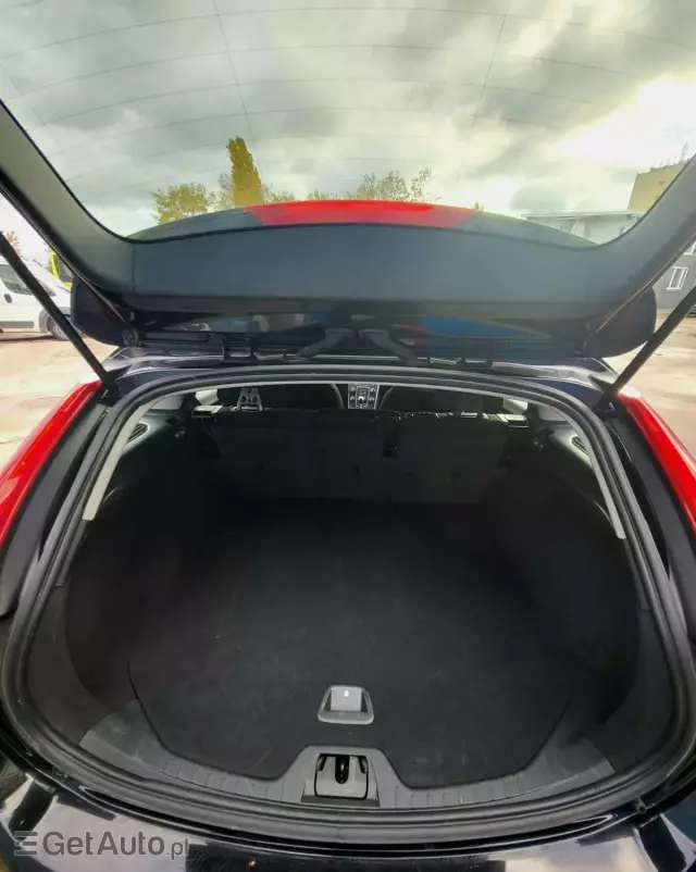 VOLVO V60 T3 Drive-E Dynamic Edition (Kinetic)