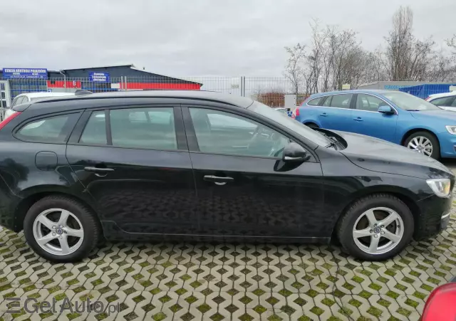 VOLVO V60 T3 Drive-E Dynamic Edition (Kinetic)