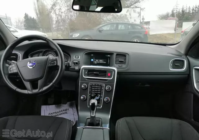 VOLVO V60 T3 Drive-E Dynamic Edition (Kinetic)