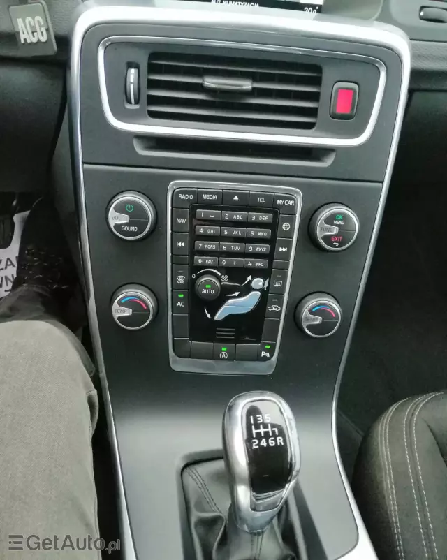 VOLVO V60 T3 Drive-E Dynamic Edition (Kinetic)