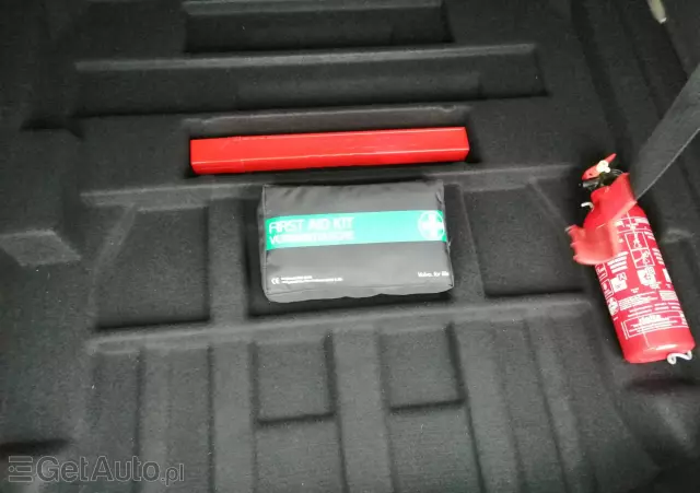 VOLVO V60 T3 Drive-E Dynamic Edition (Kinetic)