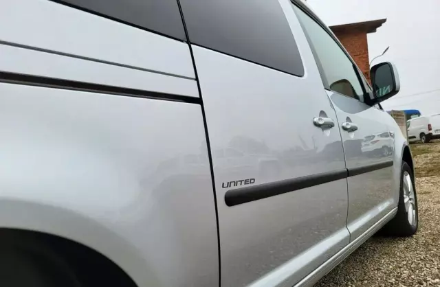 VOLKSWAGEN Caddy 