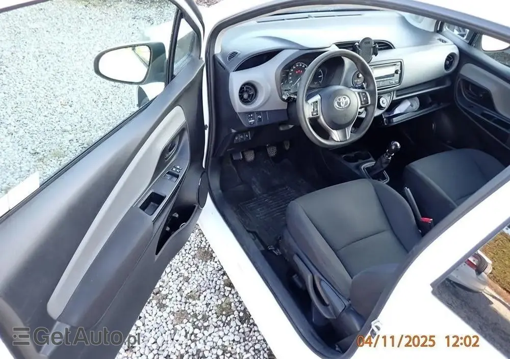 TOYOTA Yaris 1.5 Active