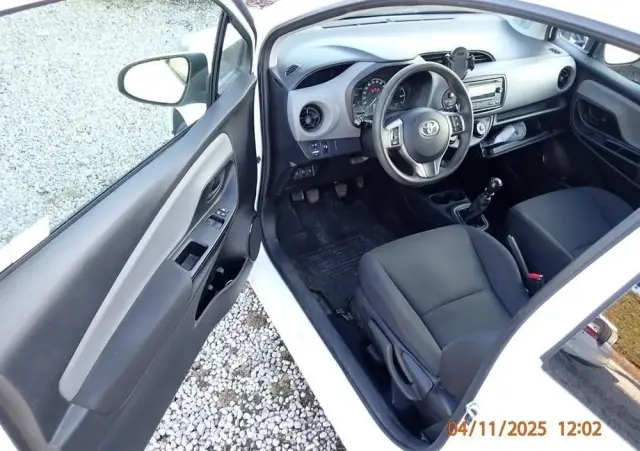 TOYOTA Yaris 1.5 Active