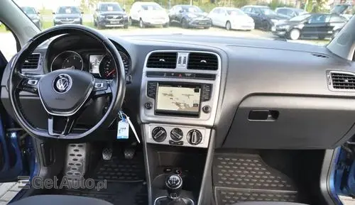 VOLKSWAGEN Polo 