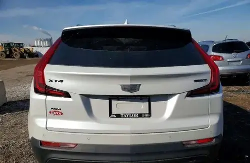 CADILLAC XT4 