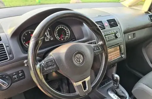 VOLKSWAGEN Touran 